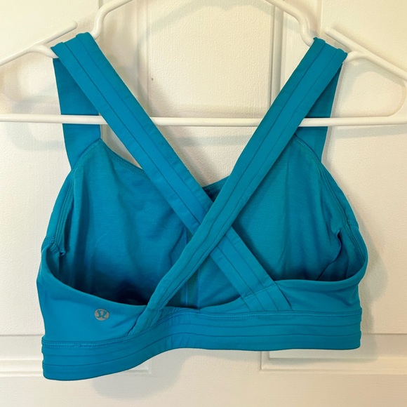 Lulu, sports bra like new, size 6. - Picture 2 of 2